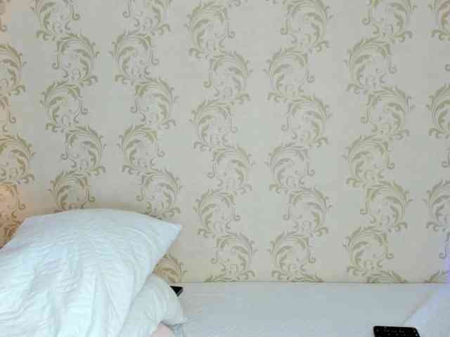 MAHIAMONTENEGRO webcam