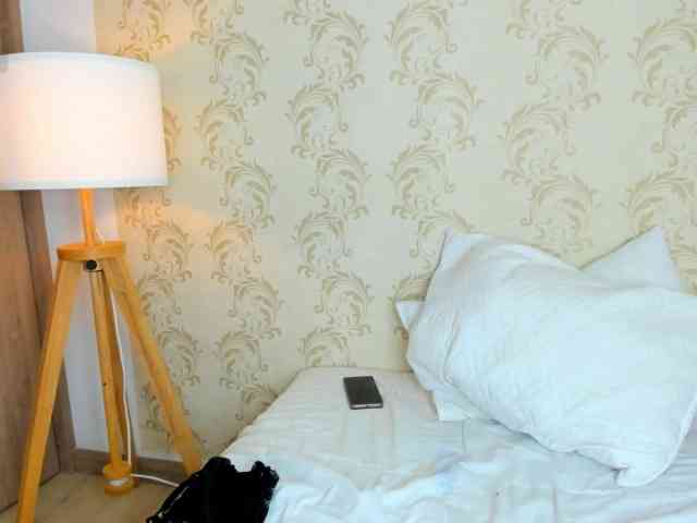 MAHIAMONTENEGRO webcam