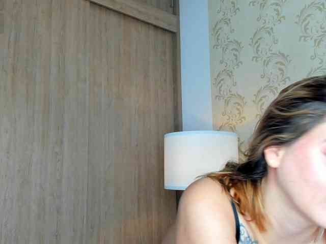 MAHIAMONTENEGRO webcam