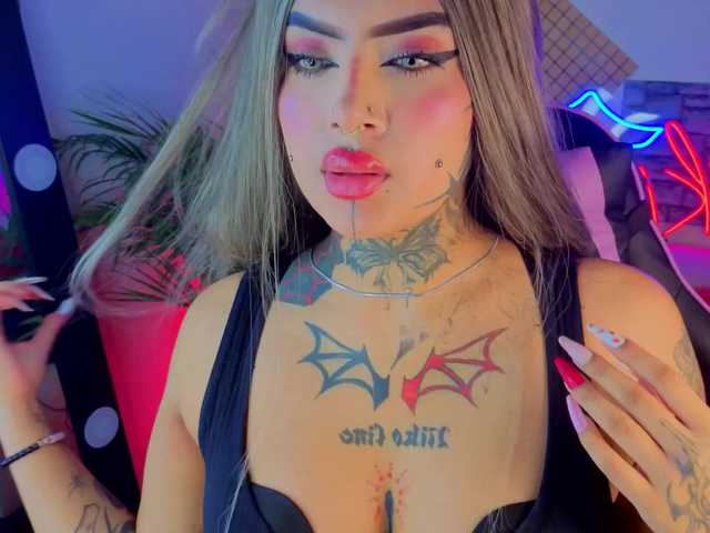 Nikiniki001's BongaCams show and profile