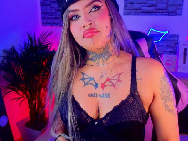 Nikiniki001's BongaCams show and profile