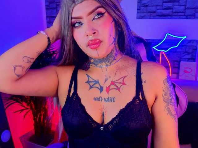 Nikiniki001's BongaCams show and profile