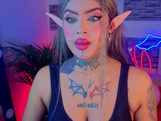 Nikiniki001's BongaCams show and profile