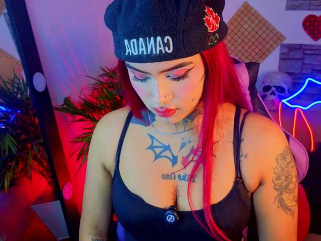 Nikiniki001's BongaCams show and profile