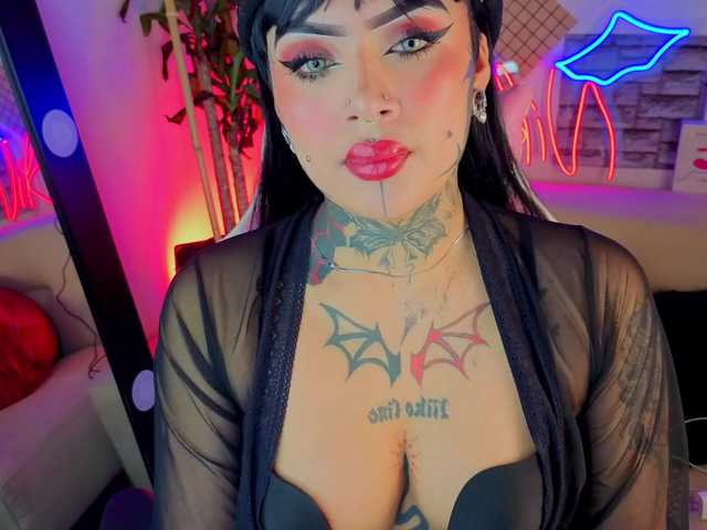 Nikiniki001's BongaCams show and profile