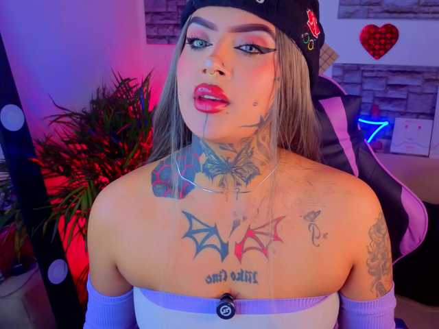 Nikiniki001's BongaCams show and profile