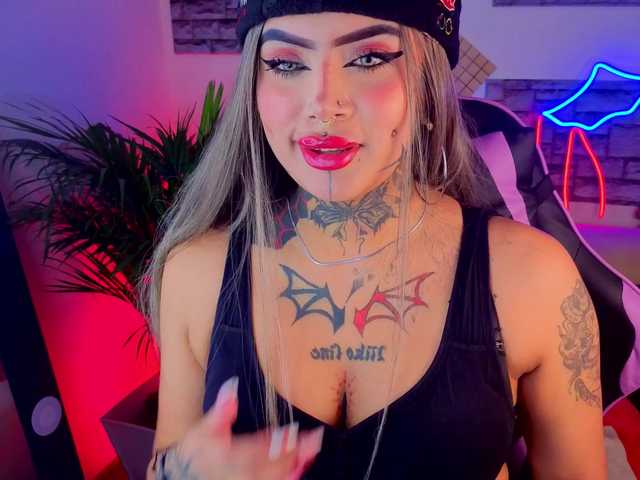 Nikiniki001's BongaCams show and profile