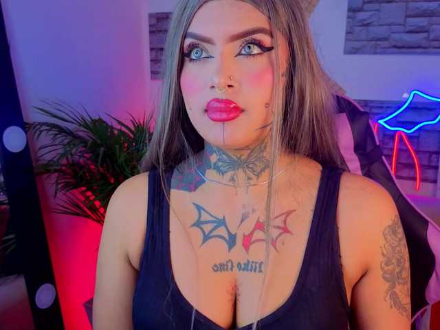 Nikiniki001's BongaCams show and profile