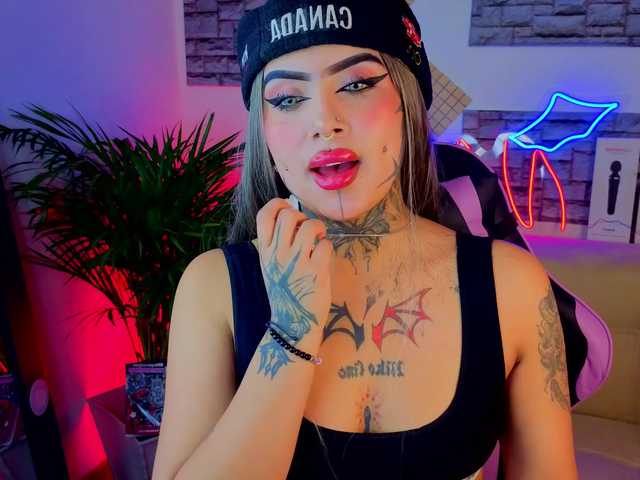 Nikiniki001's BongaCams show and profile