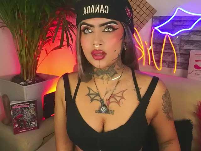 Nikiniki001's BongaCams show and profile