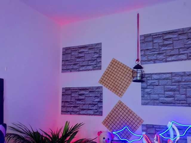 Nikiniki001's BongaCams show and profile