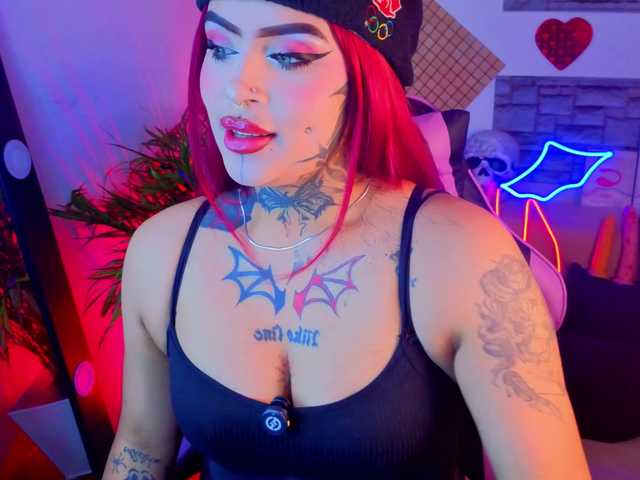 Nikiniki001's BongaCams show and profile