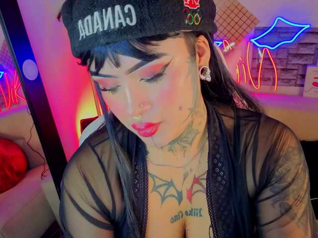 Nikiniki001's BongaCams show and profile