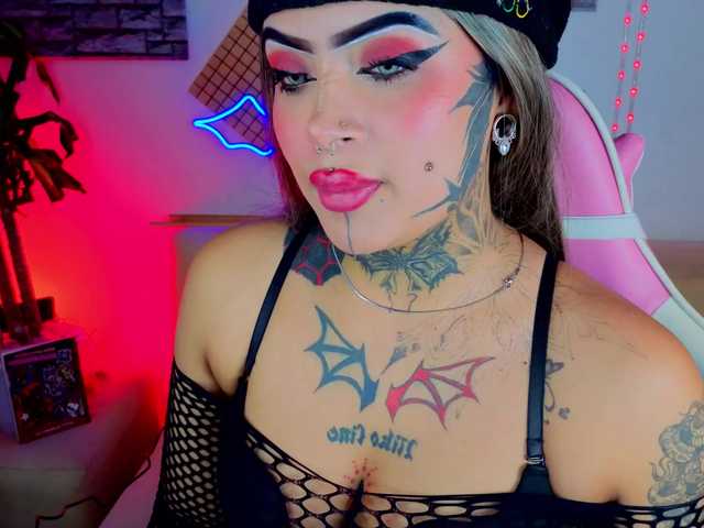 Nikiniki001 – webcam model profile photo