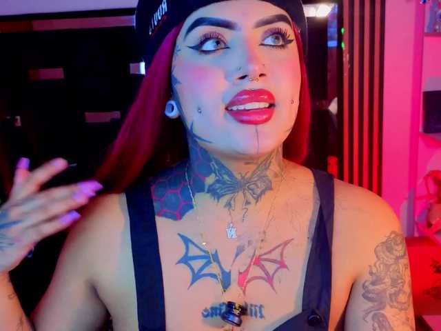 Nikiniki001's BongaCams show and profile