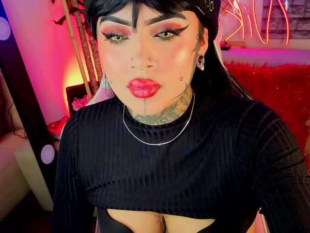 Nikiniki001's BongaCams show and profile