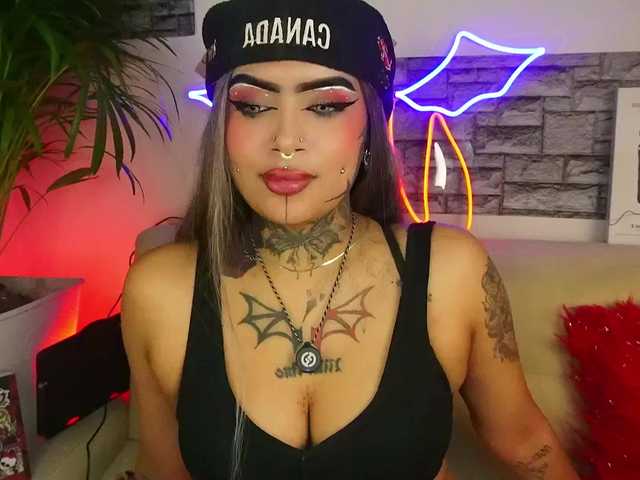 Nikiniki001's BongaCams show and profile