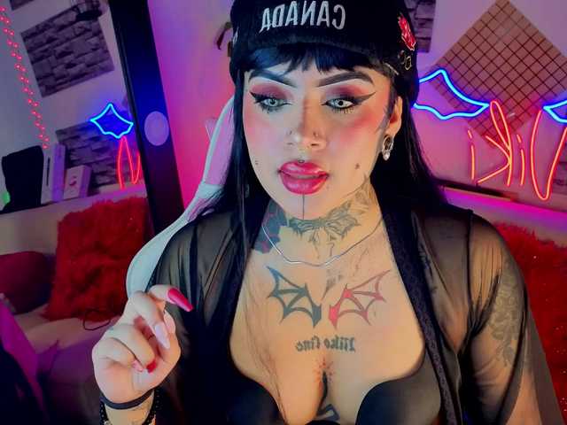 Nikiniki001's BongaCams show and profile