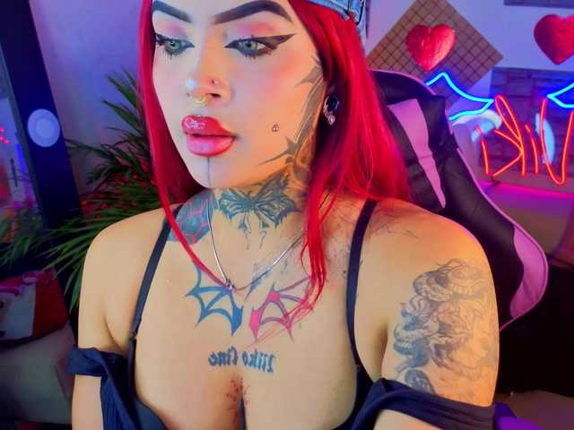 Nikiniki001's BongaCams show and profile