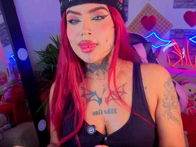 Nikiniki001 Live Webcam on BongaCams