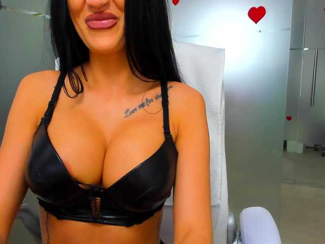 queenrafaelle's BongaCams show and profile