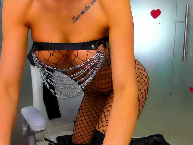 queenrafaelle's BongaCams show and profile