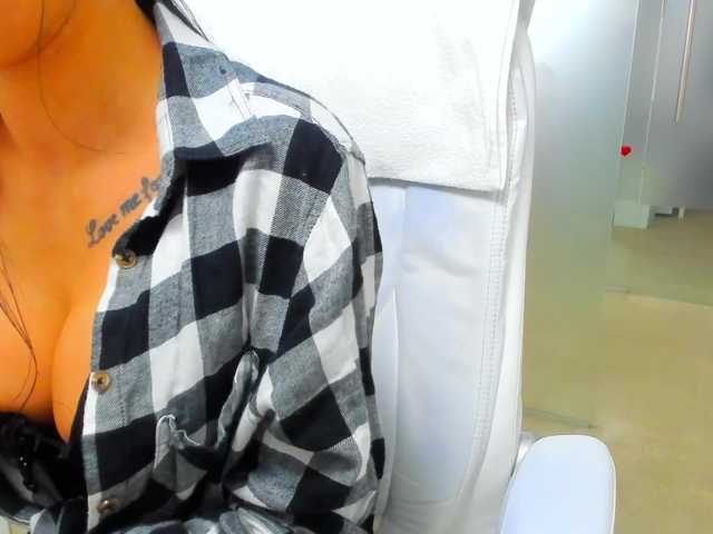 queenrafaelle's BongaCams show and profile