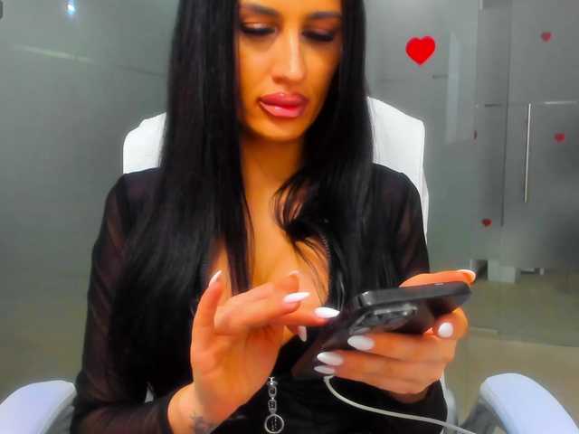 queenrafaelle's BongaCams show and profile