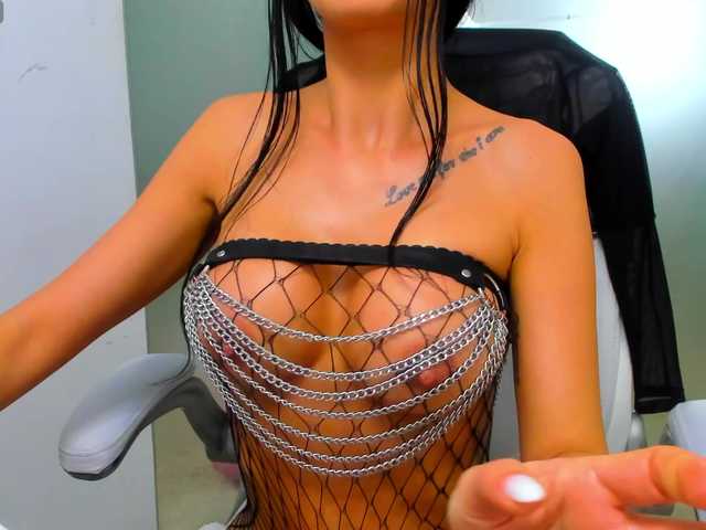 queenrafaelle's BongaCams show and profile