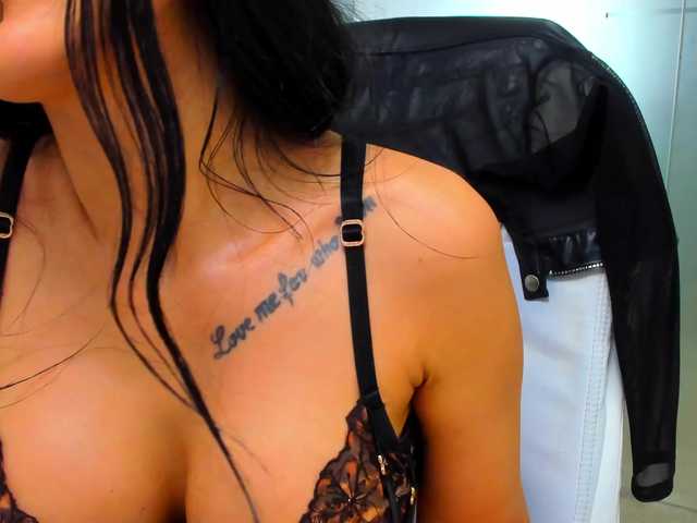 queenrafaelle's BongaCams show and profile