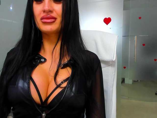 queenrafaelle's BongaCams show and profile