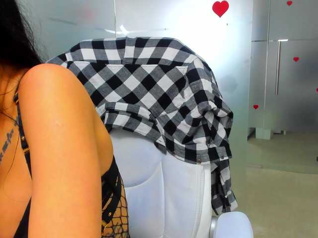 queenrafaelle's BongaCams show and profile