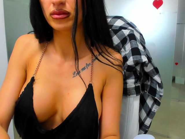 queenrafaelle's BongaCams show and profile