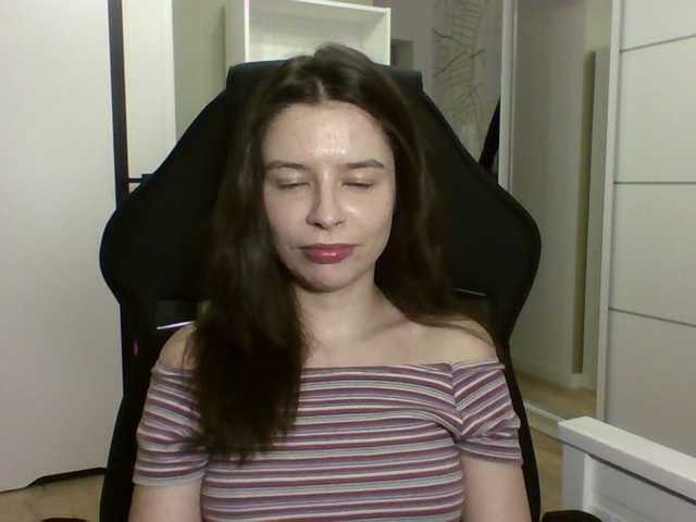 le modèle LariceHoney est en webcam porno dans un show sur le site bongacams, il possède les tags suivants: White/Caucasian,Brunette,Trimmed