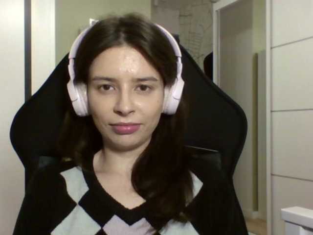 LariceHoney's BongaCams show and profile