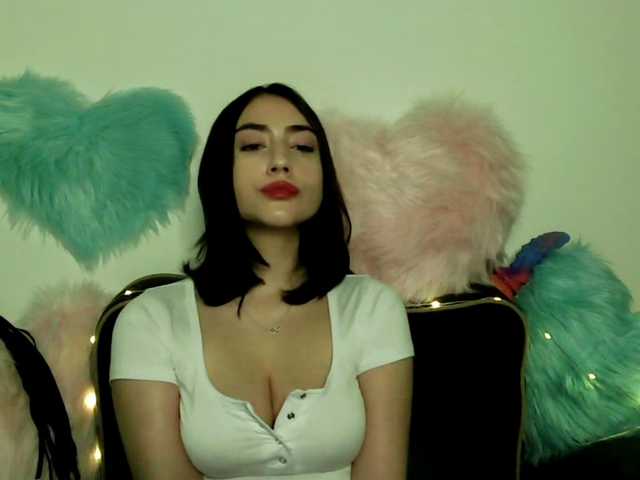 le modèle KaylaAmazing est en webcam porno dans un show sur le site bongacams, il possède les tags suivants: White/Caucasian,Brunette,Shaved