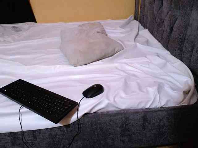 Wizzy_And_Jill webcam