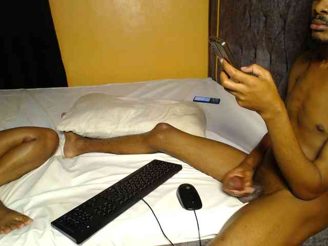 Wizzy_And_Jill webcam