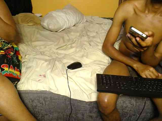 Wizzy_And_Jill webcam