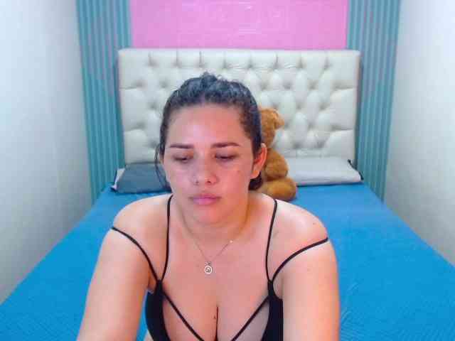 RoxyValeria webcam