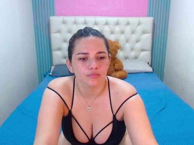 RoxyValeria webcam