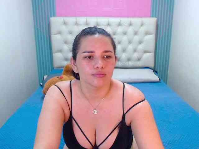 RoxyValeria webcam