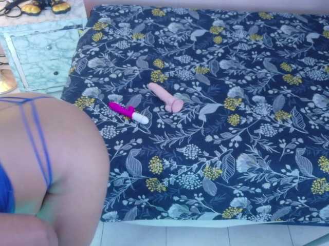 Rizantella's BongaCams show and profile