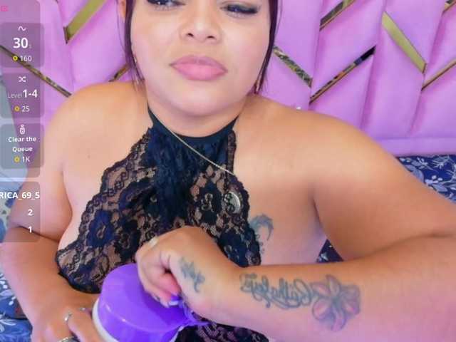 Rizantella's BongaCams show and profile