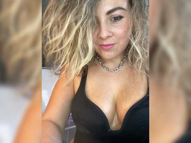 ProseccoMood's BongaCams show and profile