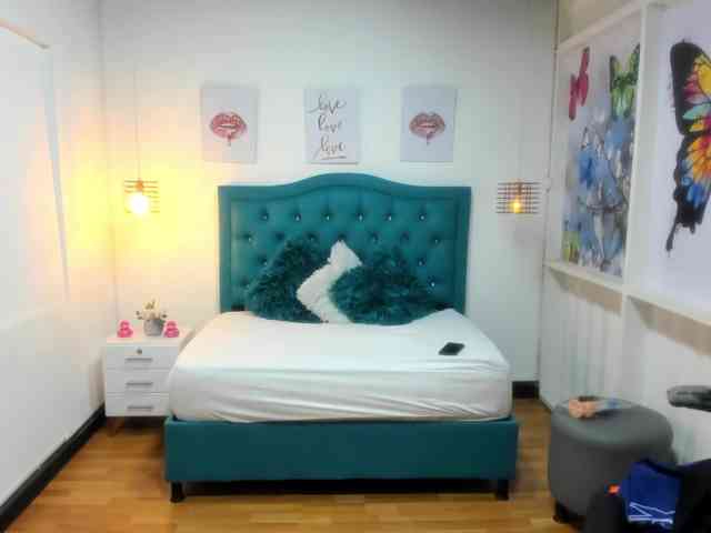 Daniela-skay Daniela-skay