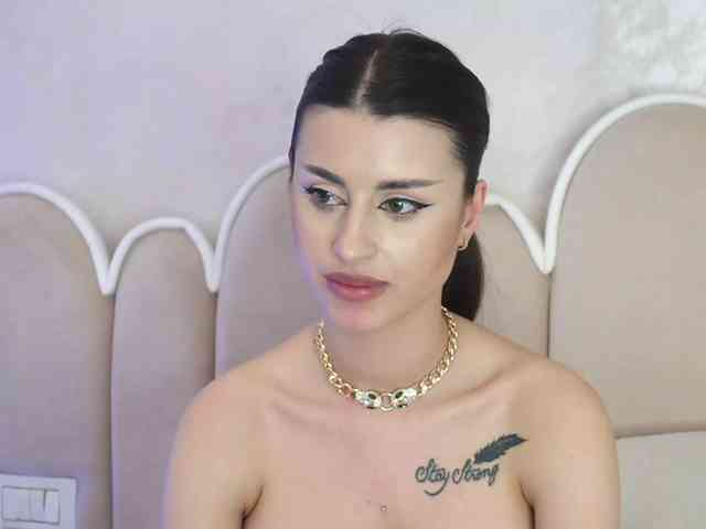 NaughtyAlicee webcam