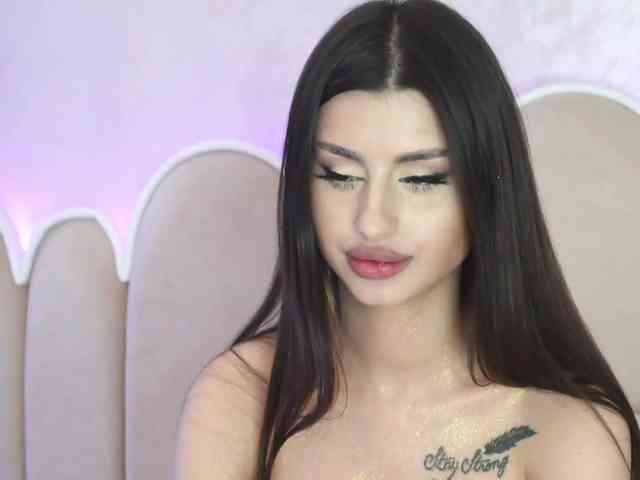 NaughtyAlicee webcam