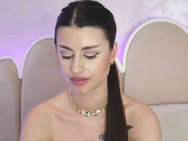 NaughtyAlicee webcam