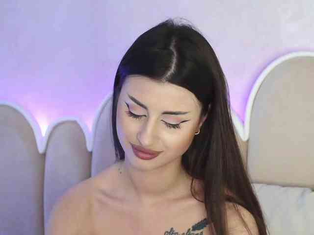 NaughtyAlicee webcam